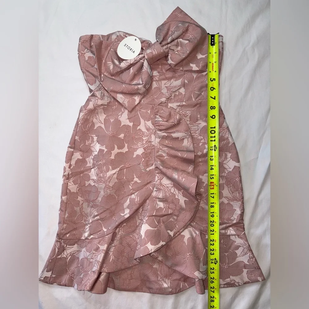 Storia NWT Size M Blush Pink Floral Jacquard Bow Front Strapless Mini Dress - Picture 3 of 9
